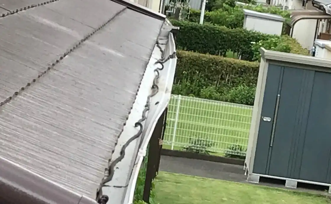 雨樋破損の修理のビフォー